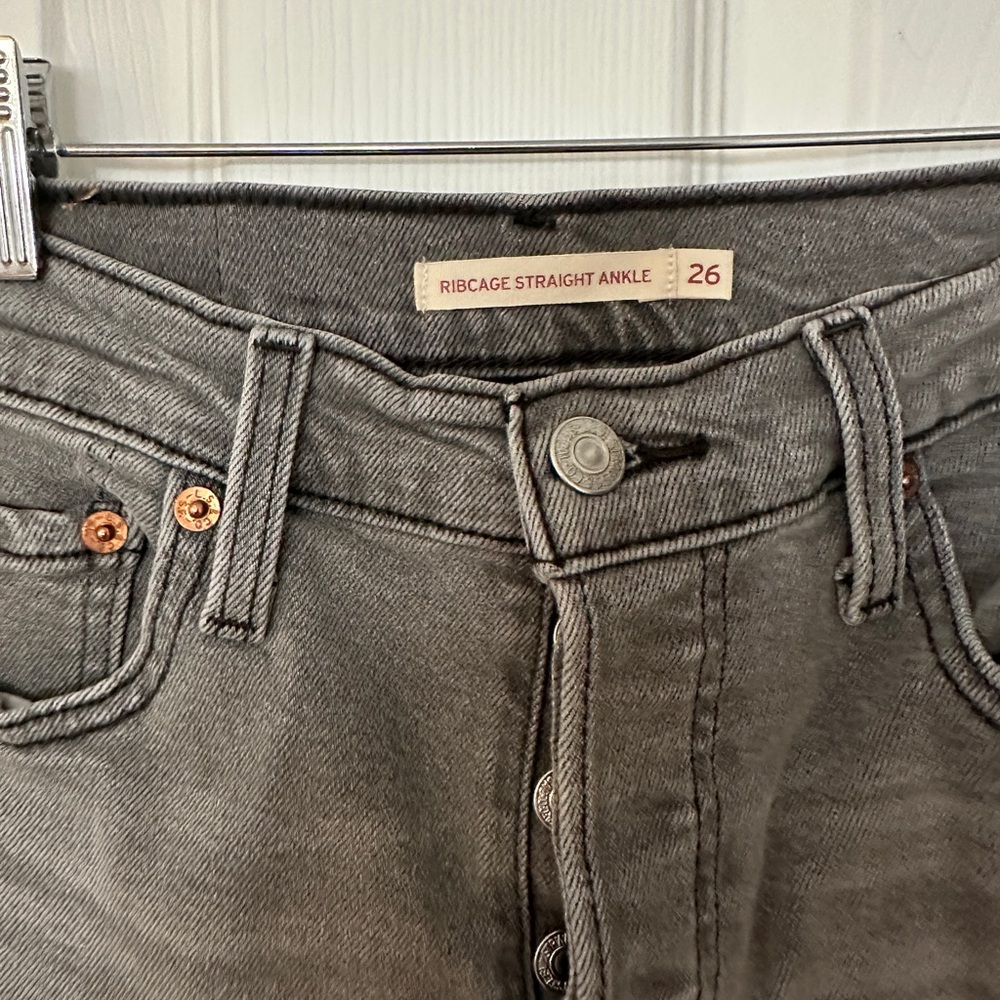 Levi’s Ribcage Straight Ankle jeans size 26 gray denim